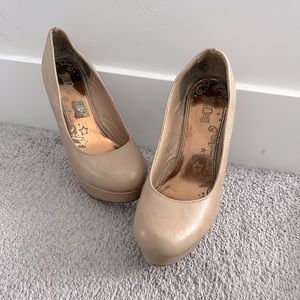 Nude 3.5-4inch heels with platform.